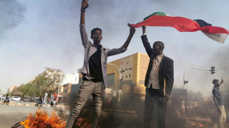 صراع الجنرالات يهدد وحدة السودان
